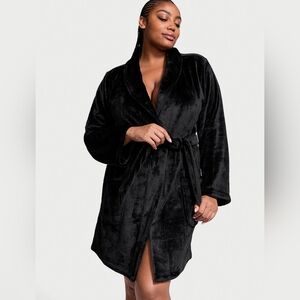 Victoria's Secret Short Robe - BLACK